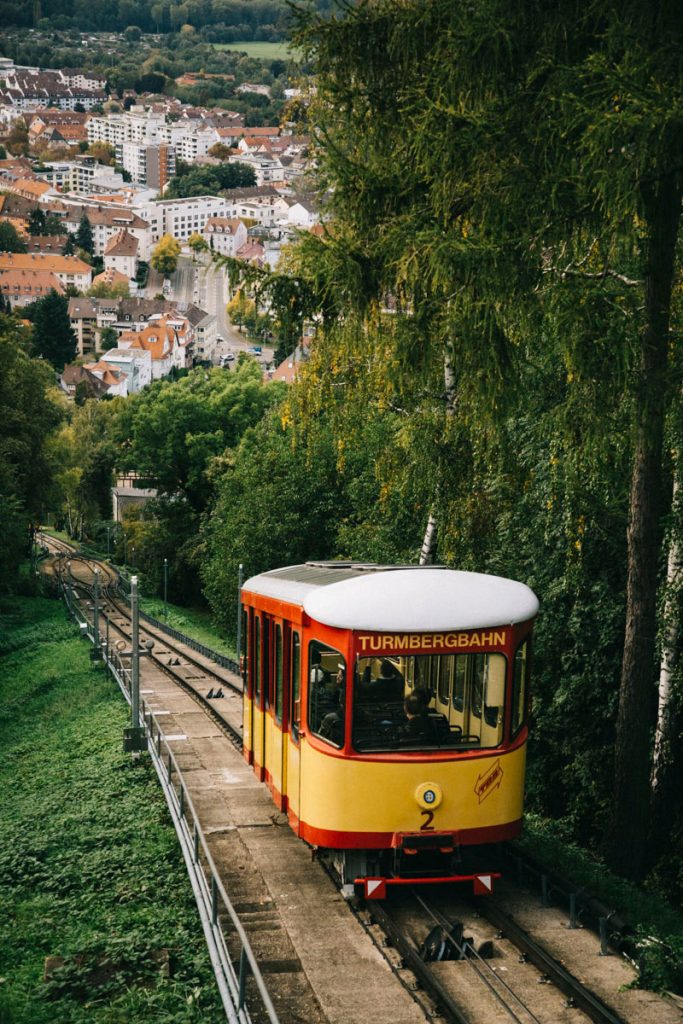 le funiculaire le plus ancien de l'Allemagne pour aller à la montagne de Turmberg