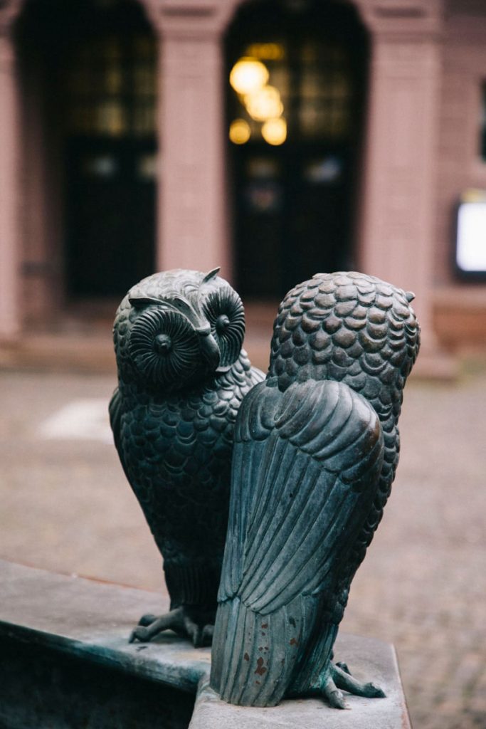 Le hibou à la fontaine du quartier de Durlach à Karlsruhe
