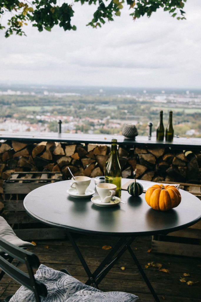 la terrasse du restaurant au sommet de la montagne de Turmberg
