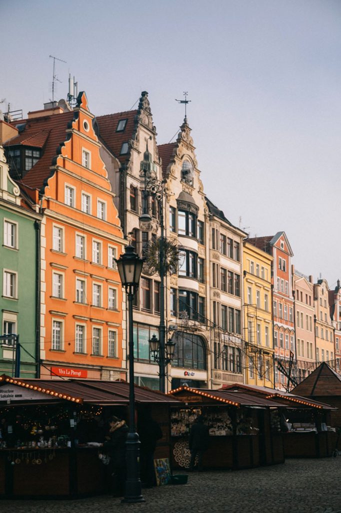 le place du Rynek avec ses maisons colorées