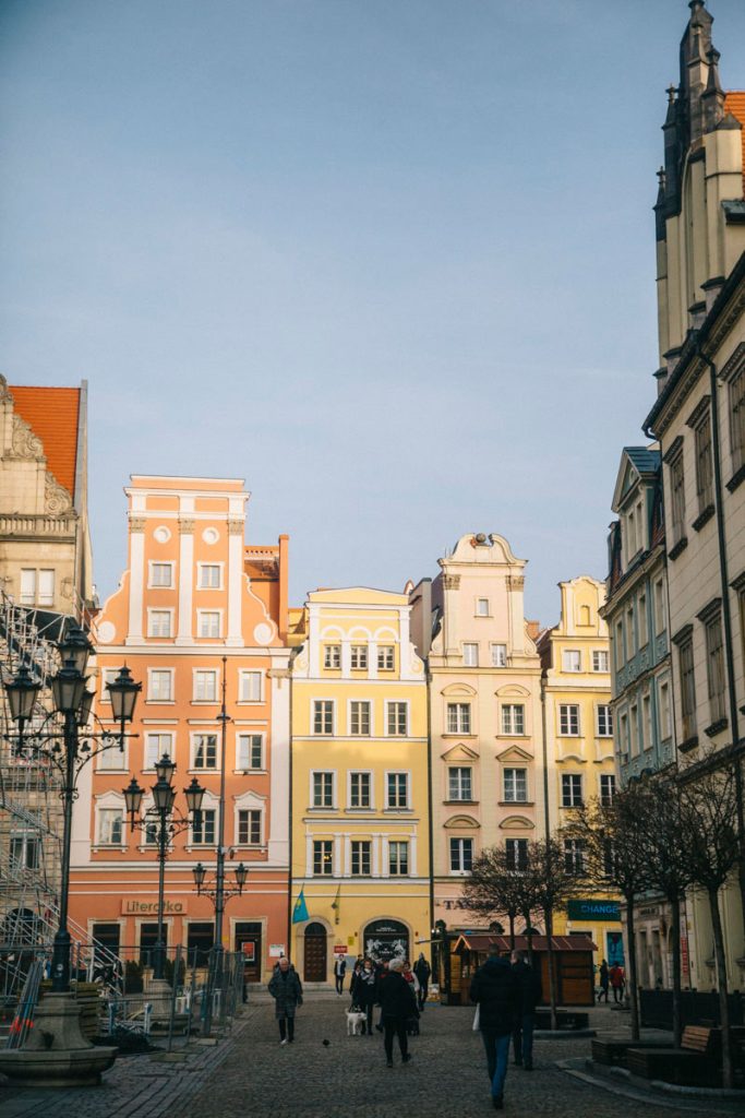 Les maisons sur la place du rynek de Wroclaw en Pologne