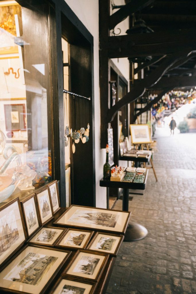 les galeries d'artistes dans l'ancienne rue des bouchers de Wroclaw