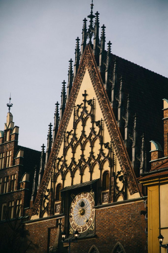 l'horloge astronomique de l'hôtel de ville de Wroclaw