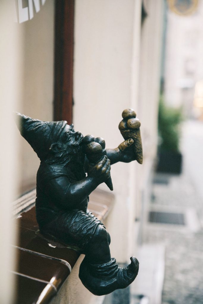 lutin avec une glace dans Wroclaw