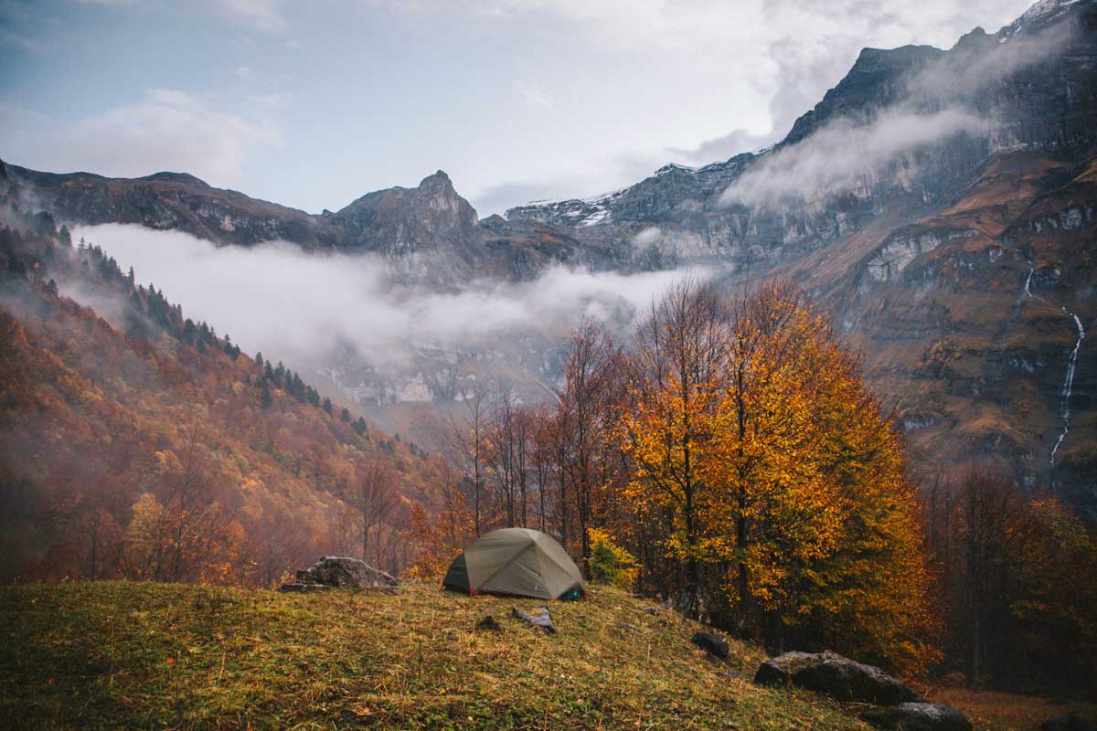 Le cirque de Sixt-Fer-à-Cheval pour une randonnée et camper dans la montagne en Haute-Savoie