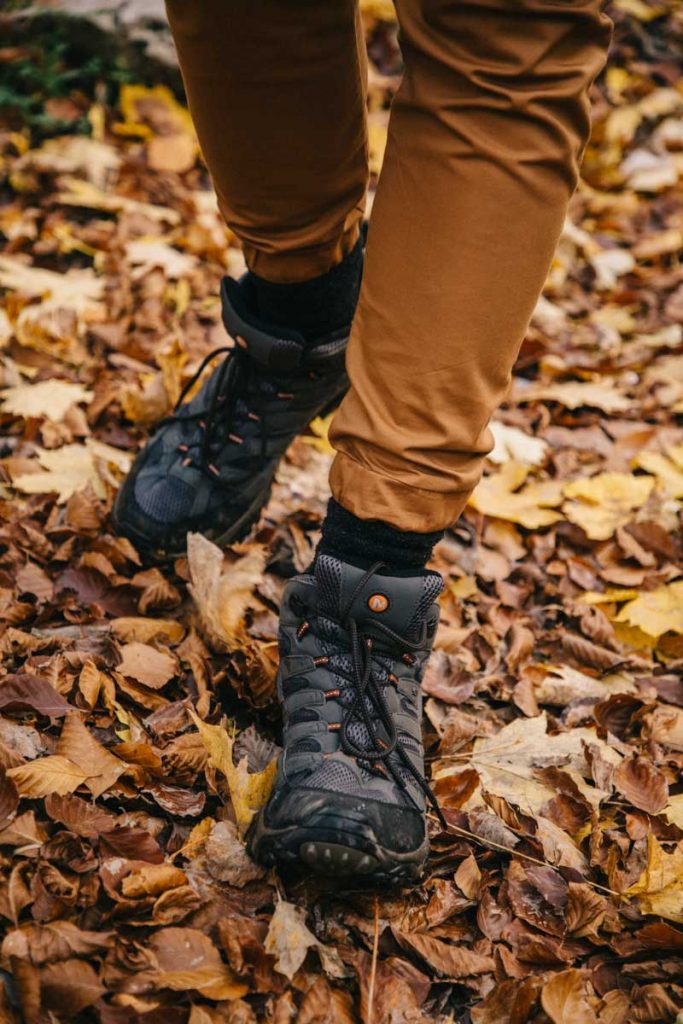 les chaussures moab de Merrell parfaite pour la randonnée de montagne. crédit photo : Clara Ferrand