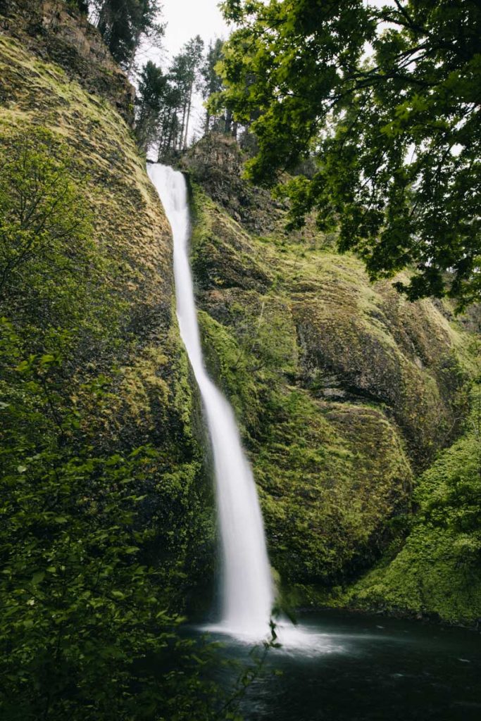 Horsetail fall, au pied de Oneonta gorge sur le route historique 30 en Oregon. Crédit photo : Clara Ferrand