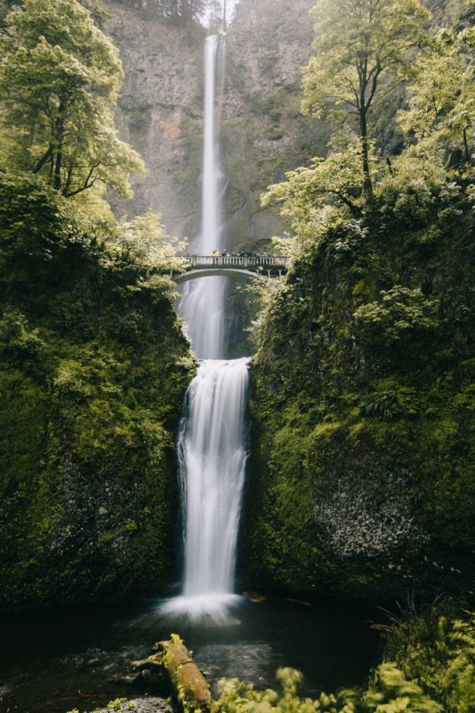 Multnomah Fall, une cascade à une heure de route depuis Portland sur columbia river gorge. crédit photo : Clara Ferrand
