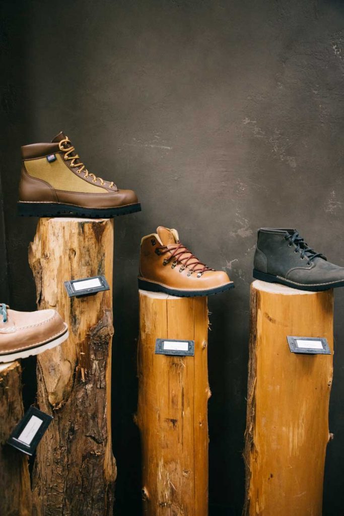 Danner les chaussures mythique de randonnée de l'Oregon. crédit photo : Clara Ferrand