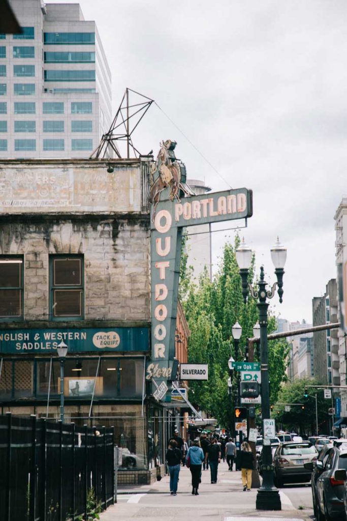 Outdoor Portland un magasin de fringue vintage à Portland en Oregon. crédit photo ; Clara Ferrand -Wildroad