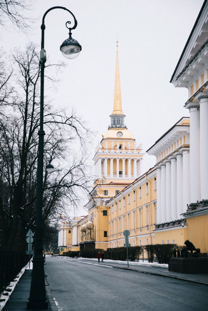 les bâtiments de l'amirauté à Saint-Petersbourg