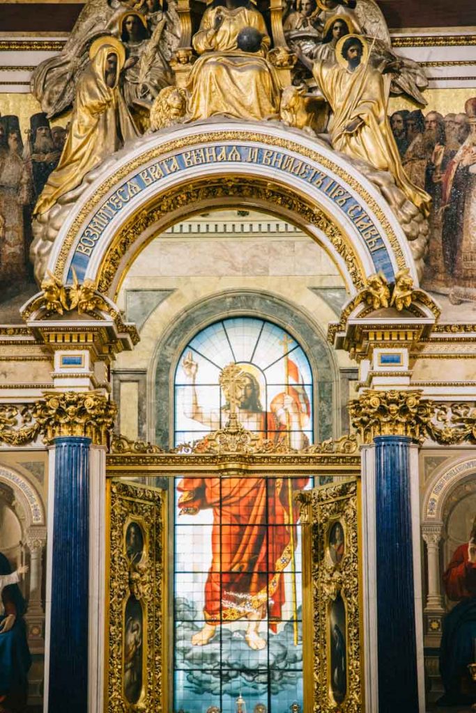 les vitraux de la cathédrale saint-Isaac à Saint Petersbourg