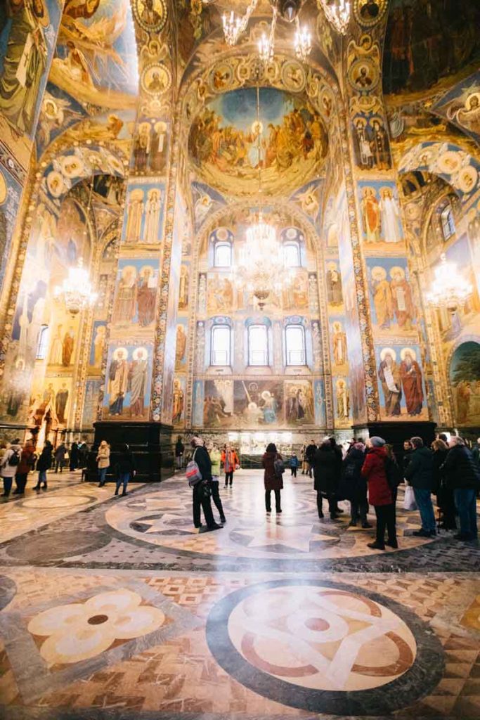 la mosaïque à l'intérieur de l'église de Saint-Sauveur du Sang versé
