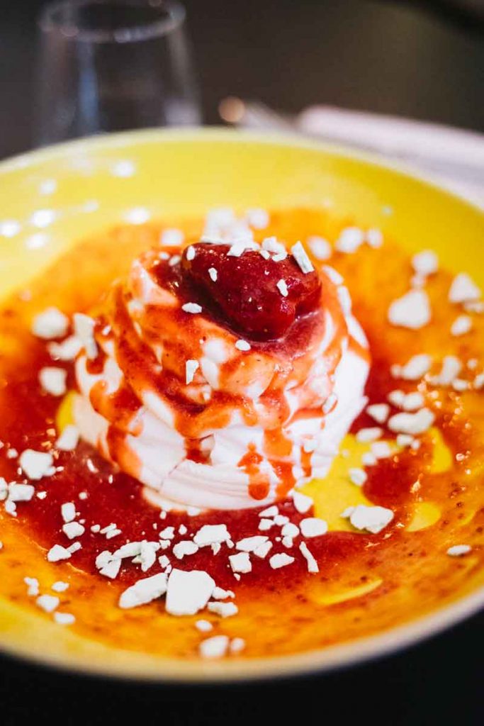 le dessert pavlova revisité par le restaurant Charlie