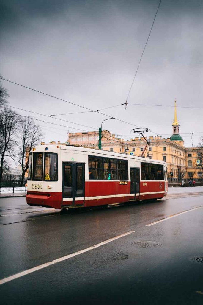 Comment se déplacer en transport en commun à Saint-Pétersbourg