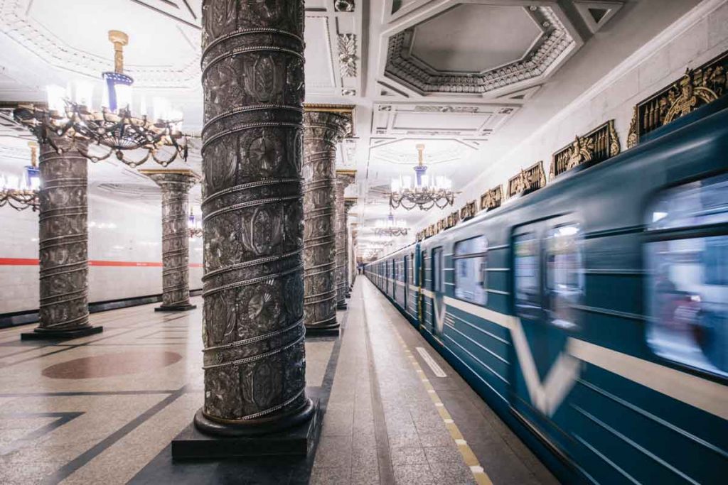 la station de métro de Saint-Petersbourg ligne 1