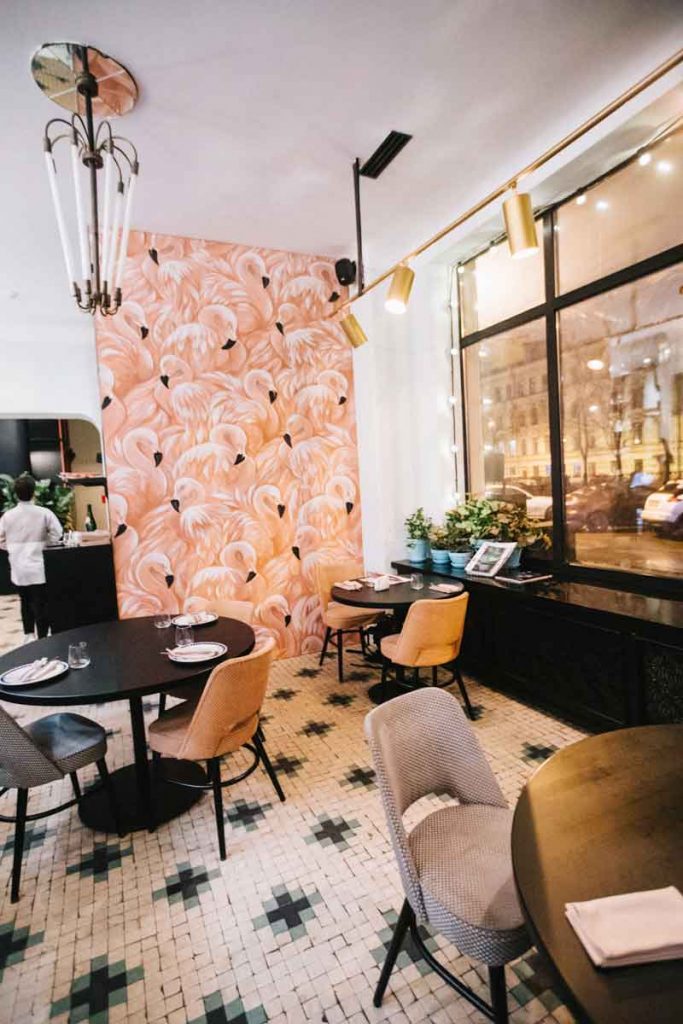Charlie une adresse pour manger dan sun endroit branché à Saint-Petersbourg