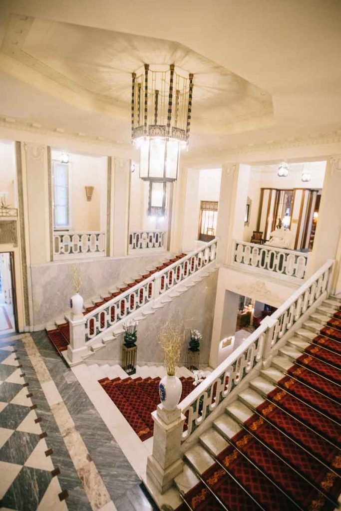 les escalier art déco du Grand hôtel Europe