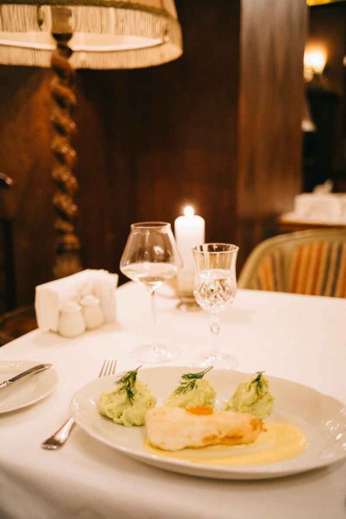 Manger au restaurant TSAR pour un dîner romantique à Saint-Petersbourg