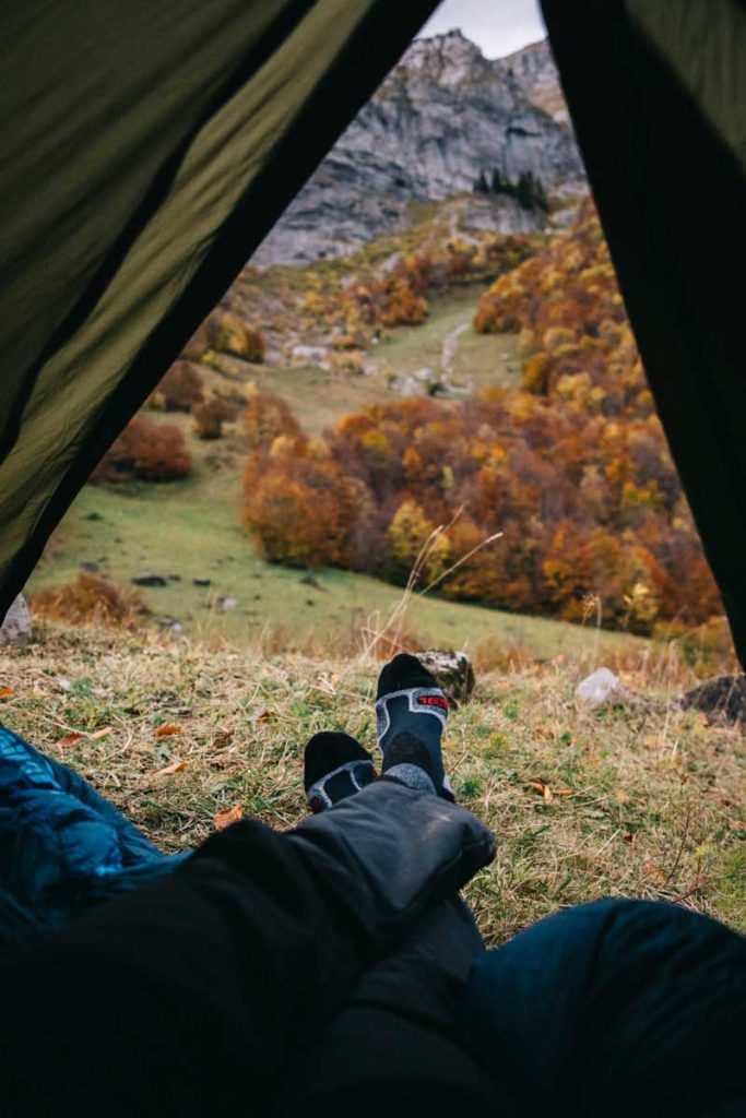 Peux on faire du camping sauvage dans les Alpes ? qLe spot de Sixt-Fer-à-Cheval en Haute-Savoie. Crédit photo : Clara Ferrand
