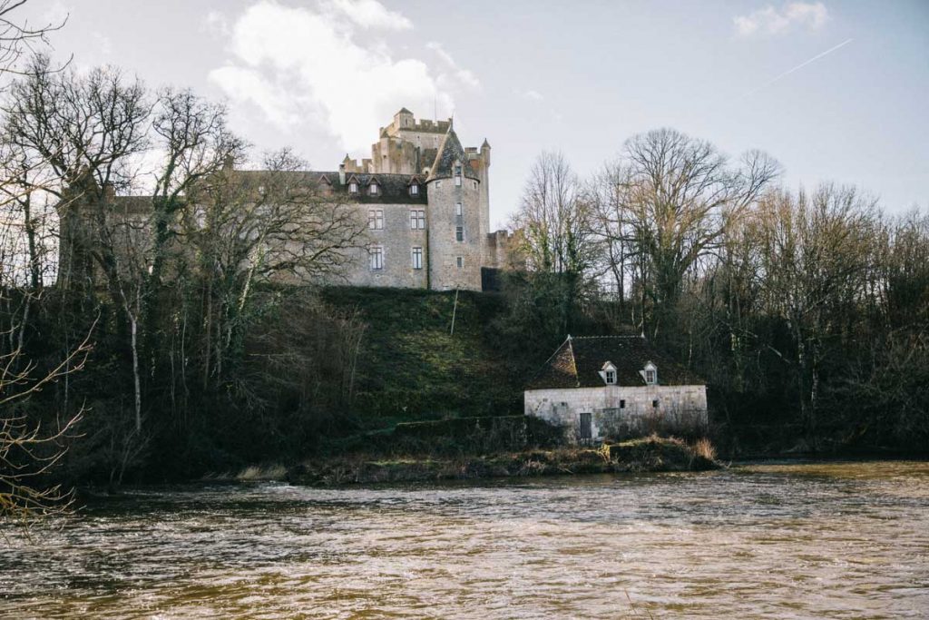 Le château de Romefort dans la vallée de la Creuse. crédit photo : Clara Ferrand - blog Wildroad