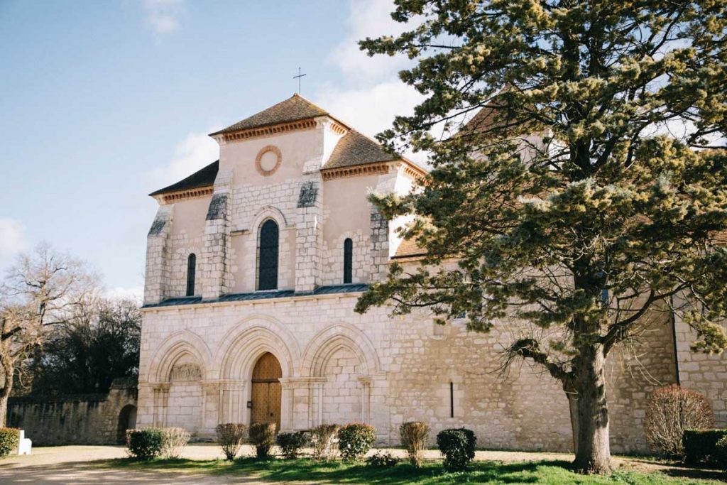 Église romane du 12 ème siècle à Ciron dans le Berry. crédit photo : Clara Ferrand - blog Wildroad