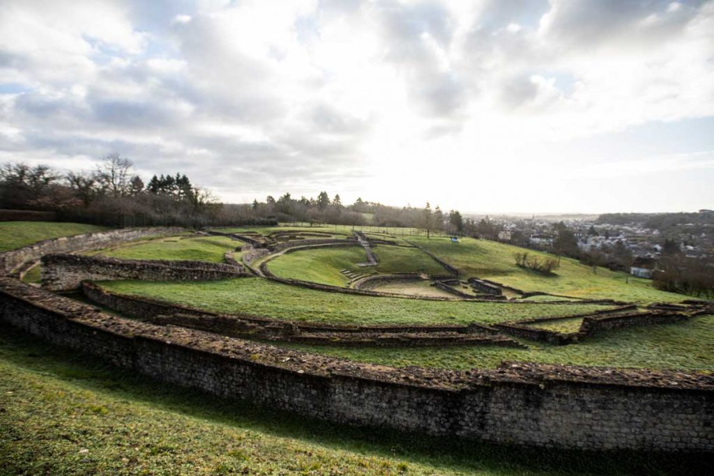 Le ruines du théâtre antique à Saint-Marcel dans l'Indre. crédit photo : Clara Ferrand - blog Wildroad