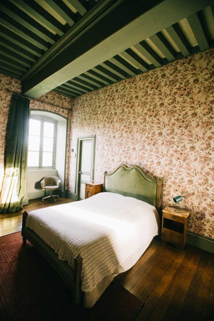 La chambre d'hôte du chateau de Breuil une adresse exceptionnelle dans le Berry. crédit photo : Clara Ferrand - blog Wildroad