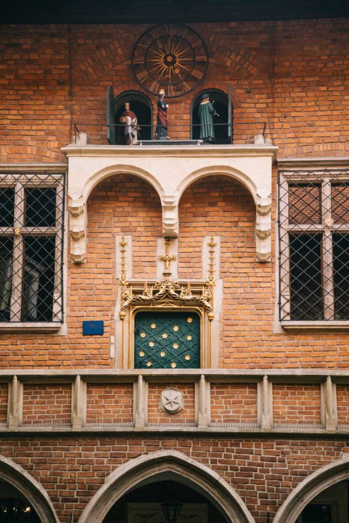L'horloge de l'Université de Cracovie. credit photo : Clara Ferrand