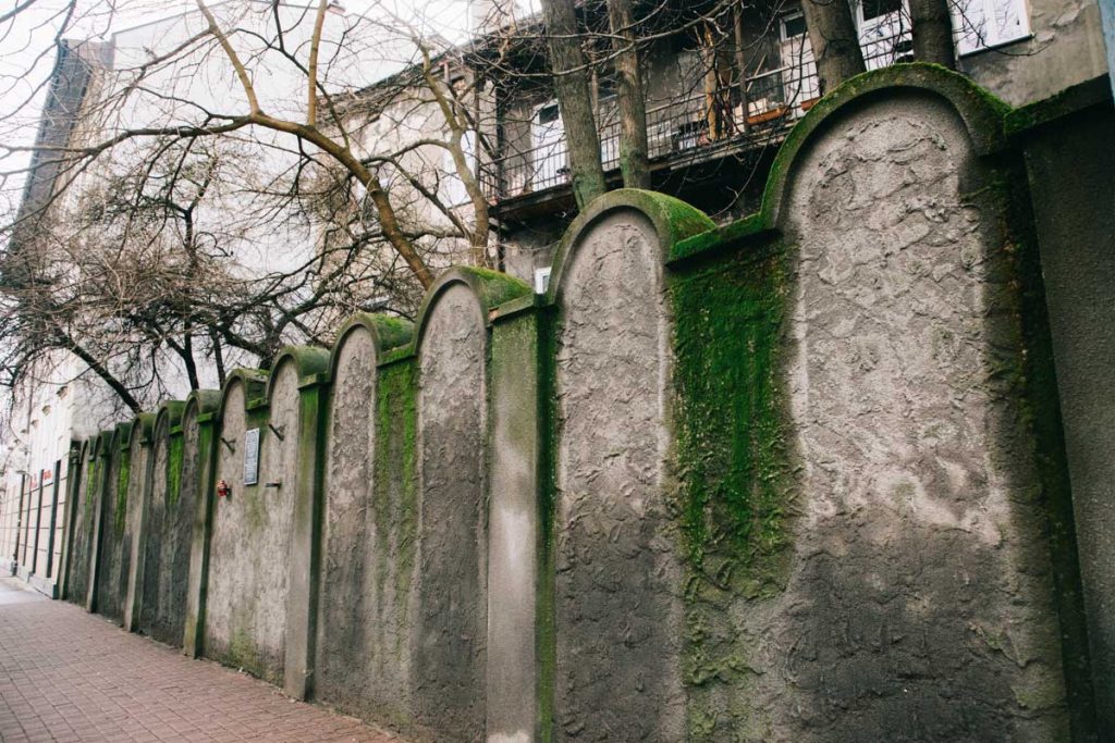 Un bout du mur du ghetto Juif à Cracovie. credit photo : Clara Ferrand