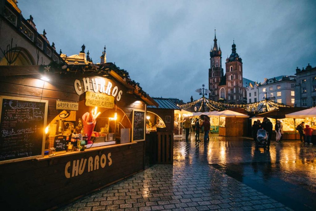 Le marcher de noël sur le place du Rynek au centre-ville de Cracovie. crédit photo : Clara Ferrand