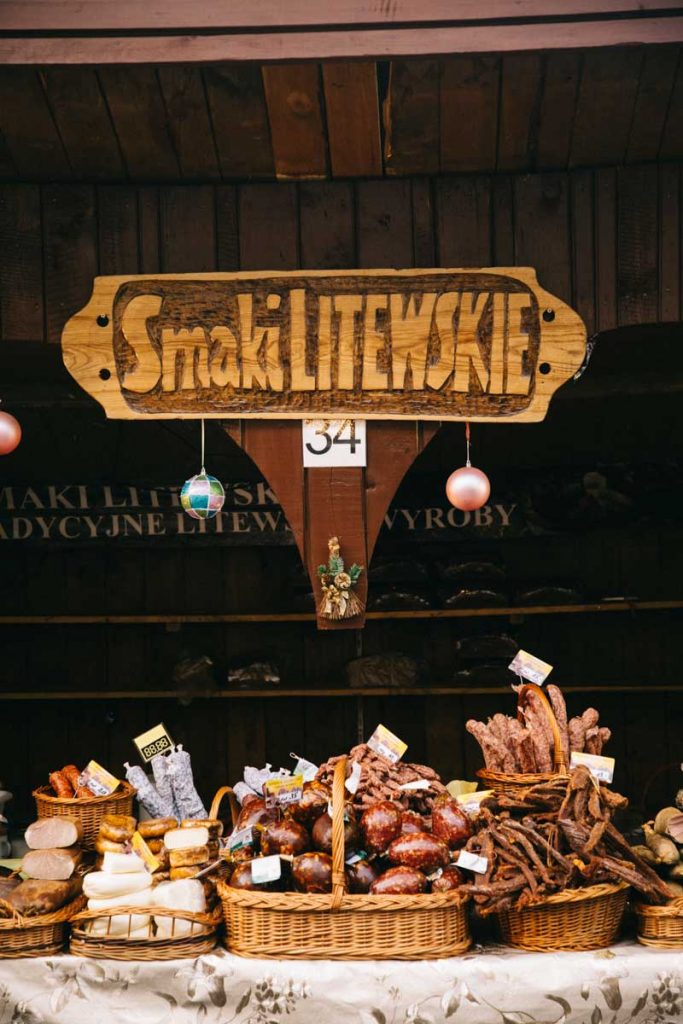 Les stand de nourriture sur le marcher de Noël de Cracovie. Crédit photo : Clara Ferrand - blog Wildroad