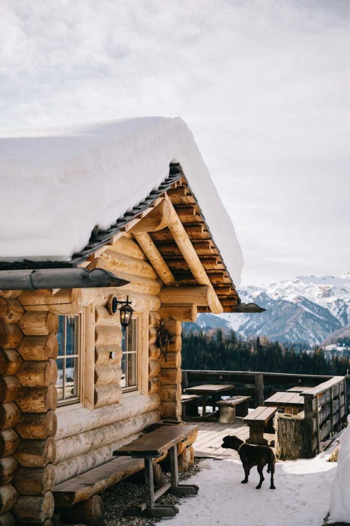 Casia Da andré pour un bon plat italien en haut des montagnes des Dolomites. credit photo : Clara Ferrand