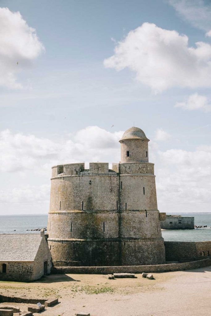 La tour de Vauban sur l'île de Tatihou. crédit photo : Clara Ferrand - blog Wildroad