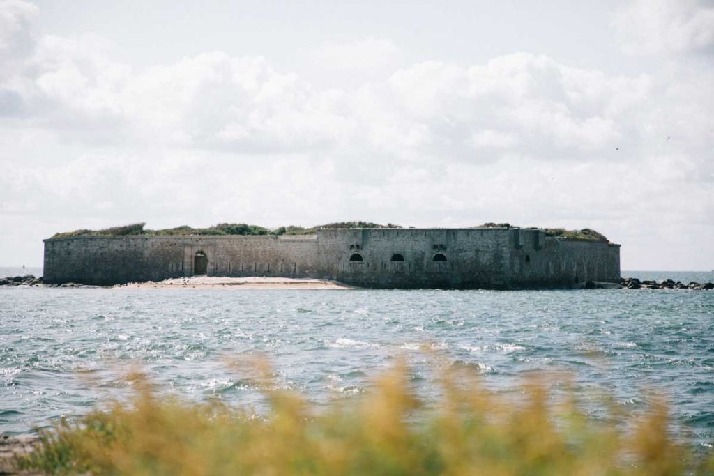 Le fort de l'îlet à côté de la tour de Vauban sur l'île de Tatihou. crédit photo : Clara Ferrand - blog Wildroad