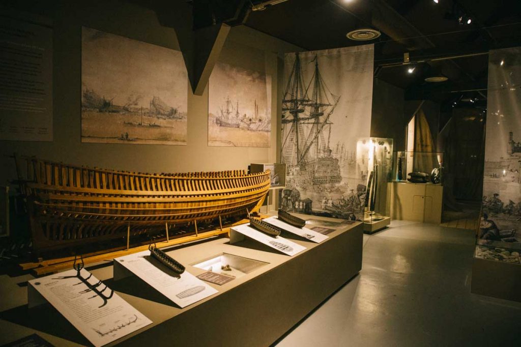 Le musée de la marine dans le lazaret sur l'île de Tatihou dans le Cotentin. crédit photo : Clara Ferrand - blog Wildroad