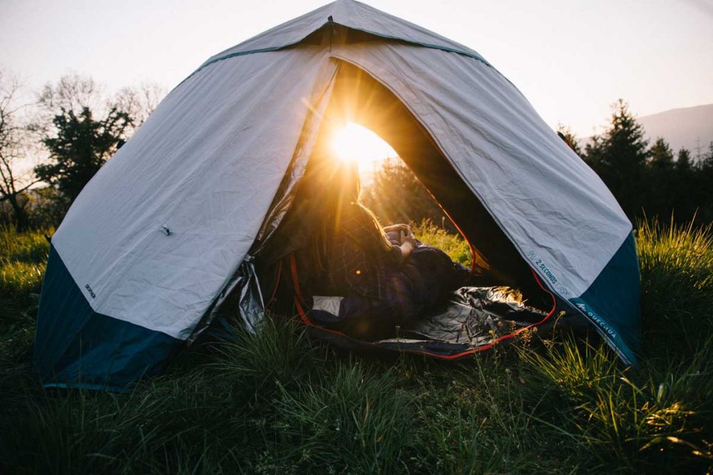 La technologie fresh and black au service de la tente 2 secondes easy de chez Quechua. credit photo : Clara Ferrand - blog wildroad