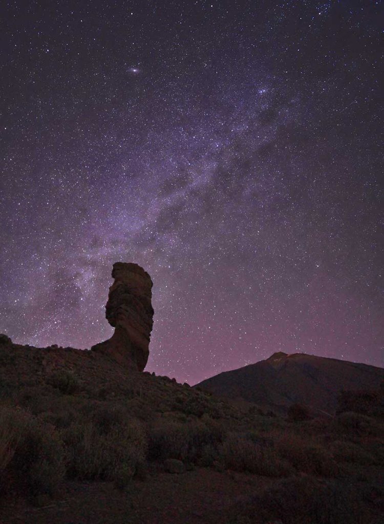 Le ciel étoilé lors d'une randonnée nocturne sur le volcan Tiede à Ténérife. crédit photo : Novo monde