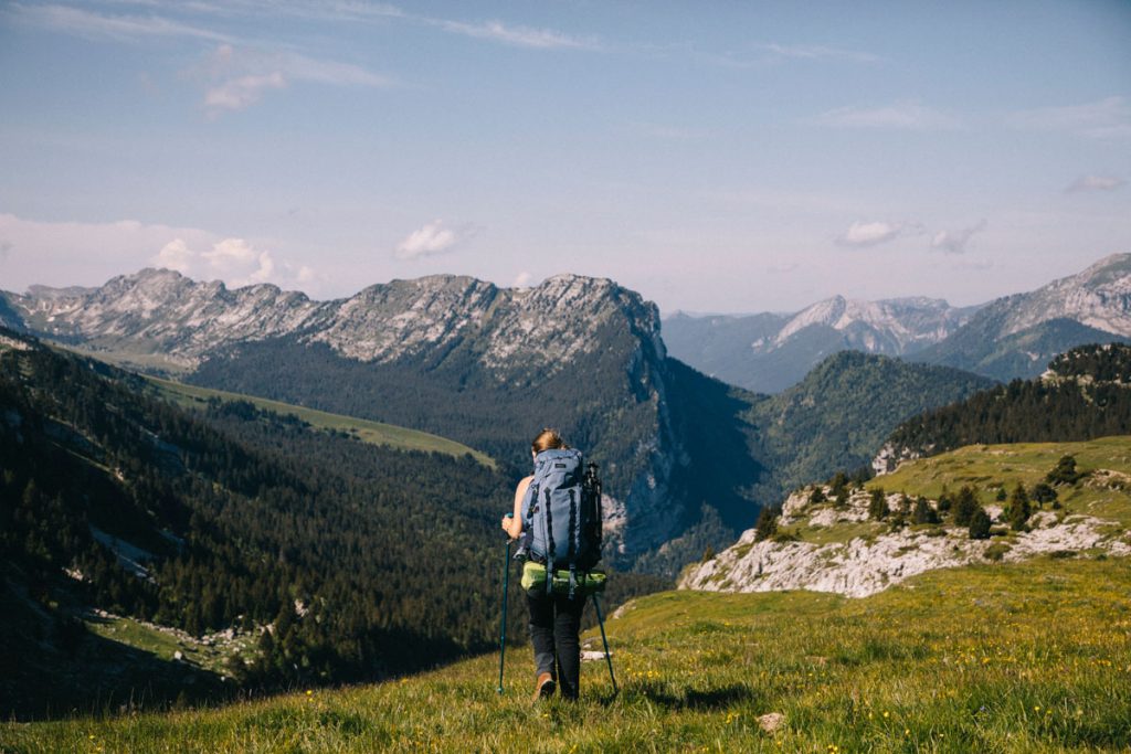 Randonnée bivouac dans la chartreuse avec une tente de trek légèrement. crédit photo : Clara Ferrand - blog Wildroad #bivouac #randonnée #savoie #campingsauvage