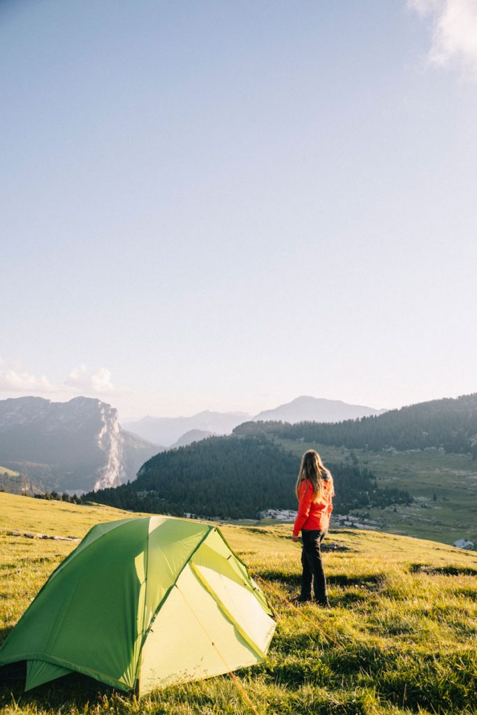 La tent modulable Qaou pour débuter en trek en France cet Été. crédit photo : Clara Ferrand - blog Wildroad #bivouac #randonnee #tentetrek