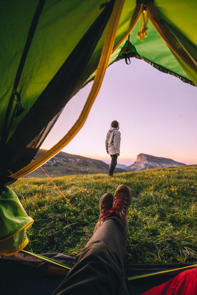 Coucher de soleil à la croix de l'Alpes pour un bivouac en Chartreuse. crédit photo : Clara Ferrand - blog Wildroad #bivouac #france #chartreuse #isere
