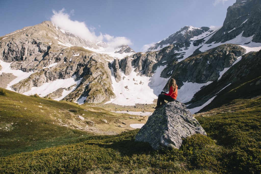 La plus belle randonnée des Écrins : le plateau des lacs dans le massif du Taillefer. crédit photo : Clara Ferrand - blog Wildroad