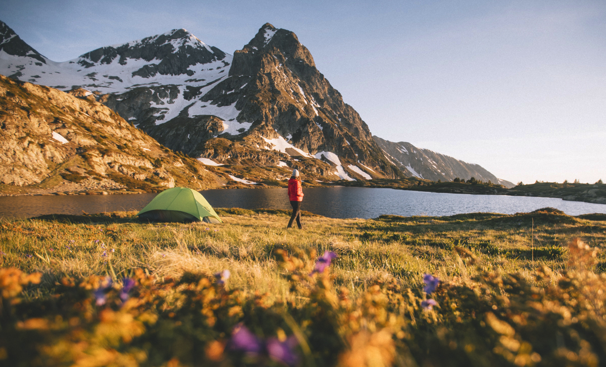 Randonnée et bivouac au lac Fourchu dans le massif du Taillefer. crédit photo : Clara Ferrand