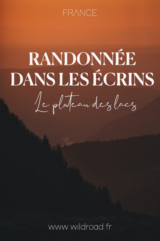 La randonnée du plateau des lacs avec un bivouac au pied du massif du Taillefer, le meilleur moyen d'apprécier les plus beaux paysages des Alpes. crédit photo : Clara Ferrand - blog Wildroad #hiking #destinationFrance #randonnee #bivouac #camping sauvage #lesAlpes 