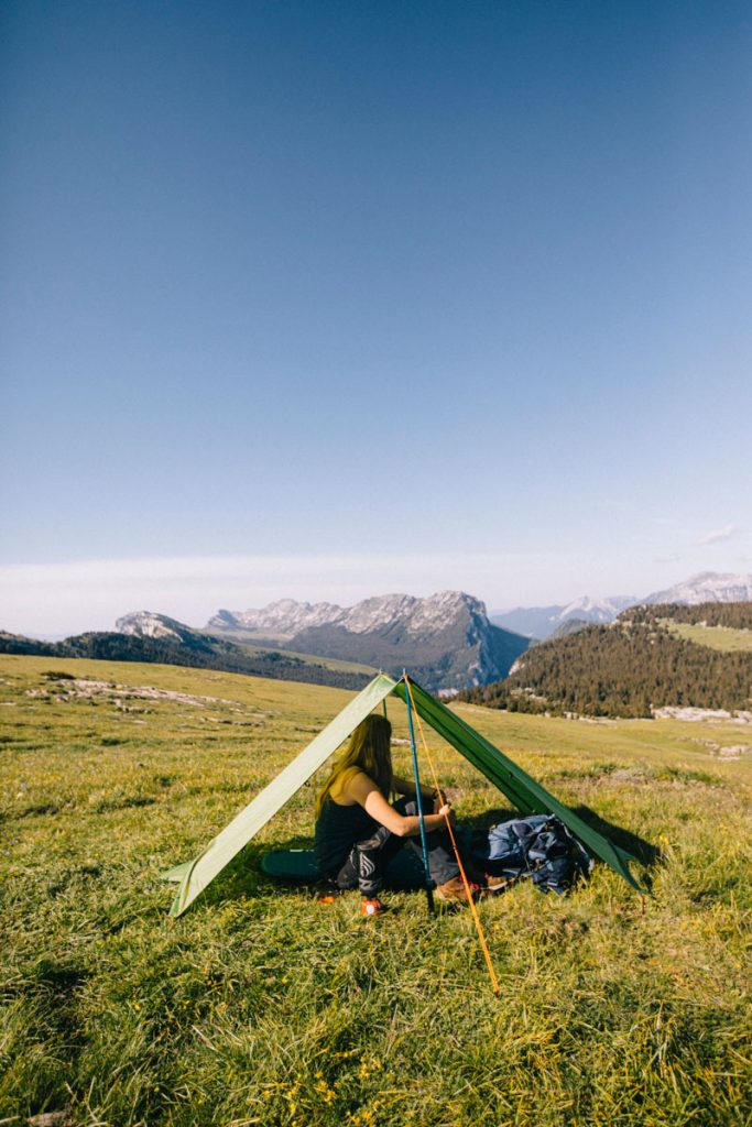 Mode Tarp de la tente de rando Qaou. crédit photo : Clara Ferrand - blog Wildroad. #rando #bivouac #tentelegere #france #chartreuse