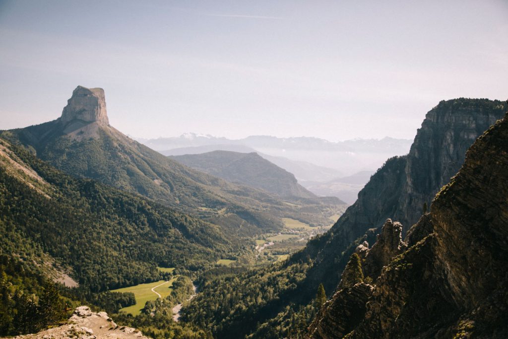 La randonnée mythique du pas de l'aiguille dans les hauts plateaux du Vercors. crédit photo : Clara Ferrand - blog Wildroad