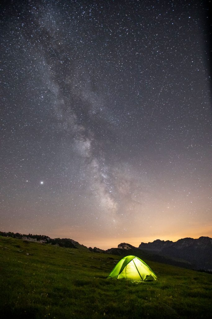 La voie lactée lors d'un bivouac dans le massif de la Chartreuse. crédit photo : Clara Ferrand - blog Wildroad #chartreuse #isere #voielactee #bivouac #randonnee