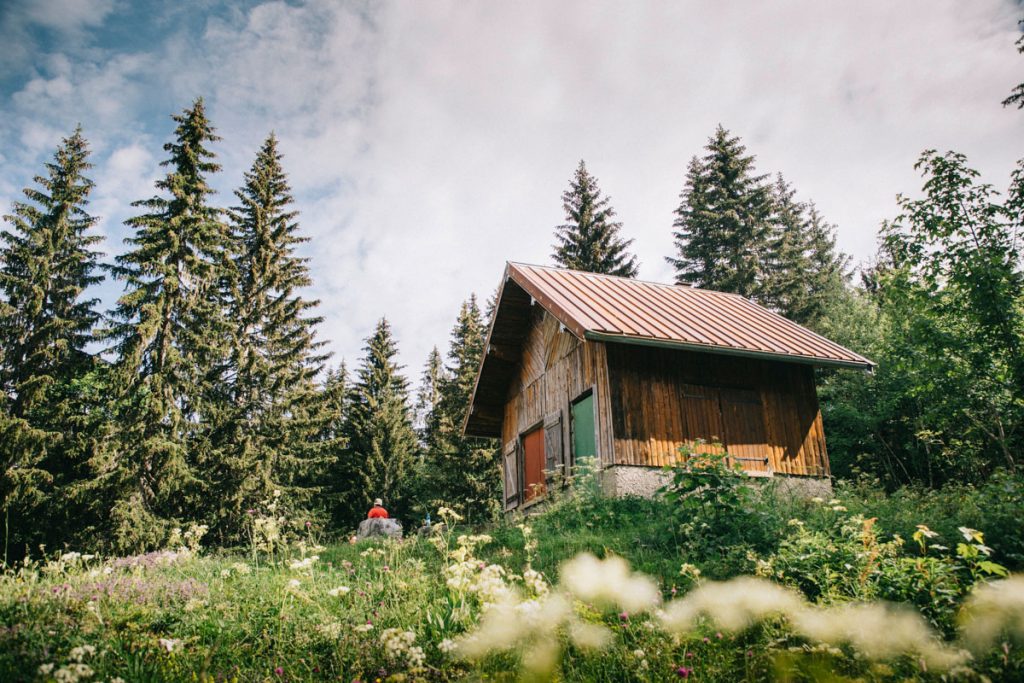 Le chalet non gardé des truffes dans le massif du Jura. crédit photo : clara Ferrand - blog Wildroad
