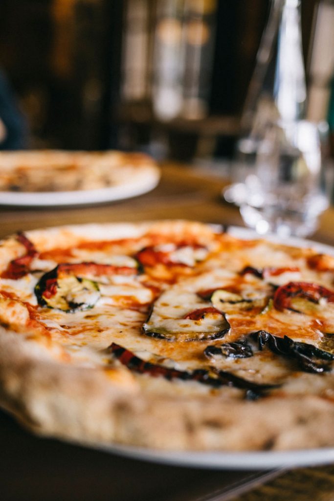 Les pizza du restaurant du chalet de la traye à Meribel. crédit photo : Clara Ferrand - blog Wildroad #pizza #savoie
