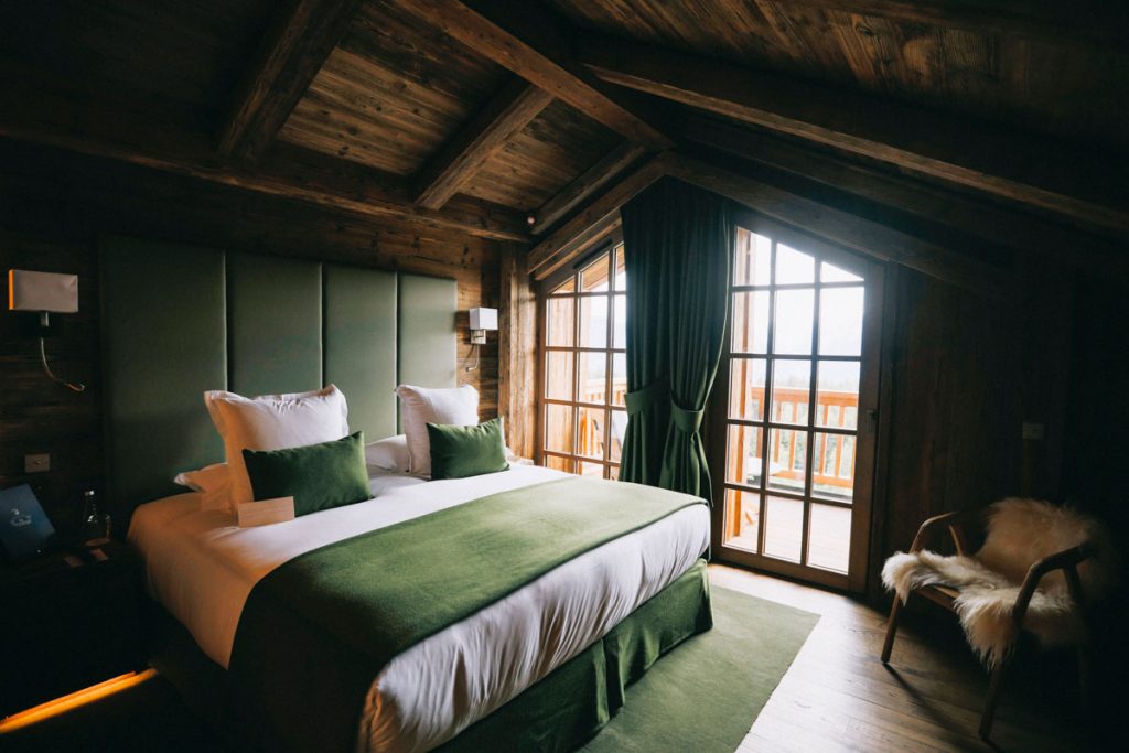 La suite du refuge de la Traye pour un week-end luxe dans les alpes françaises. crédit photo : Clara Ferrand - blog Wildroad #savoie #refugedelatraye #alpesfrancaises
